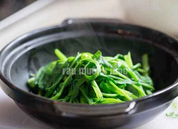Giải đáp: Trứng gà ăn với rau muống được không?