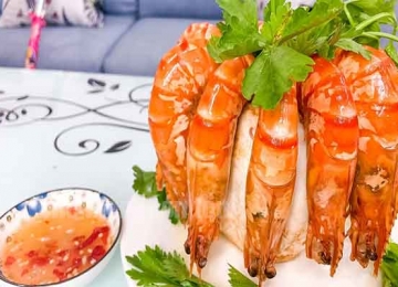 Tôm ăn cùng với trứng gà có được không?